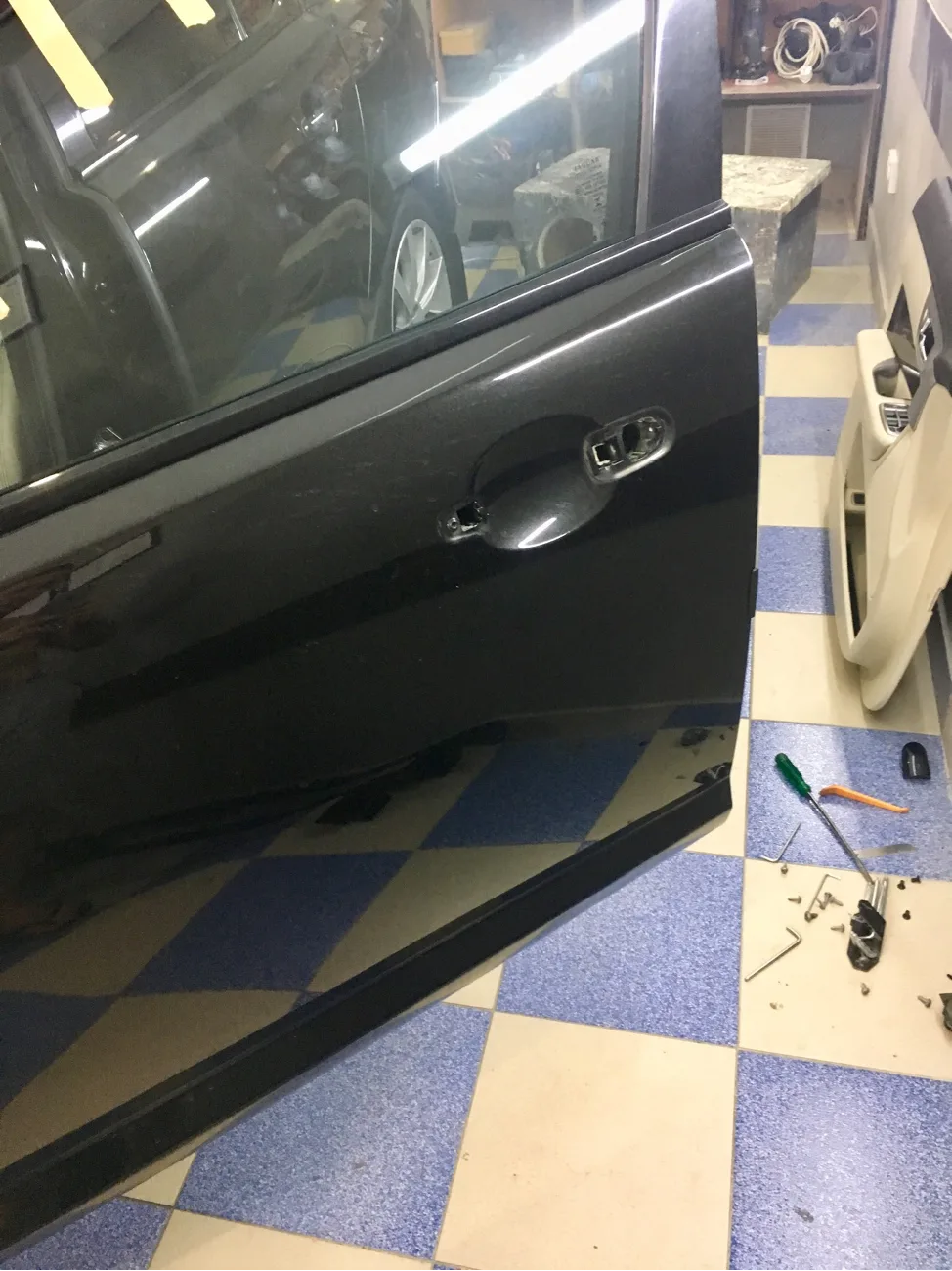 Вскрытие корпуса замка двери Jaguar XF