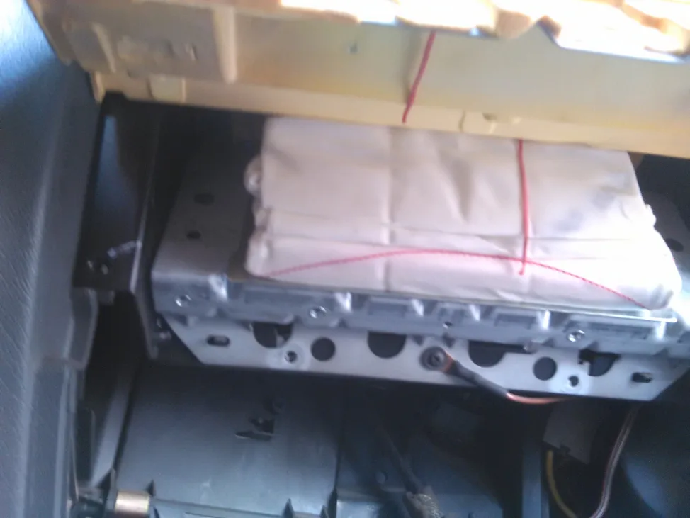 Крепления и элементы панели VW Caddy