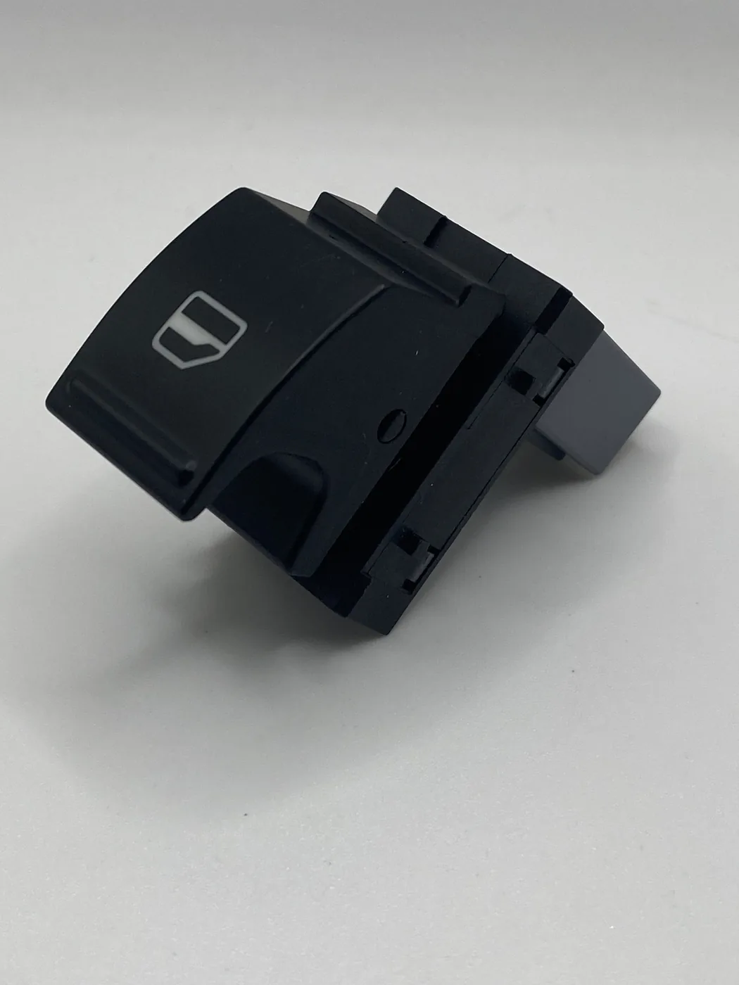 Кнопка управления стеклоподъемником Skoda 5J0959855